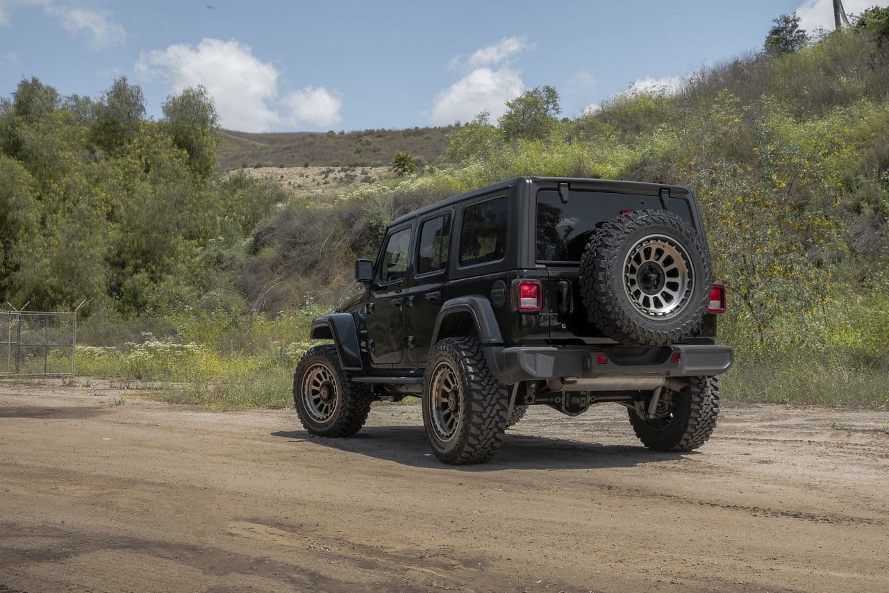 Side profile of 2020 Jeep Wrangler with wheels