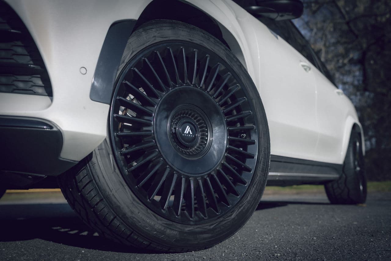 Side profile of 2020 Mercedes-Benz GLS580 with wheels