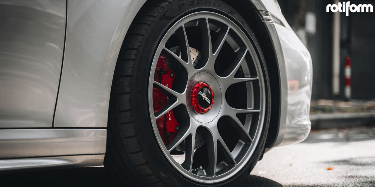 Interior of 2020 Porsche 911 with wheels