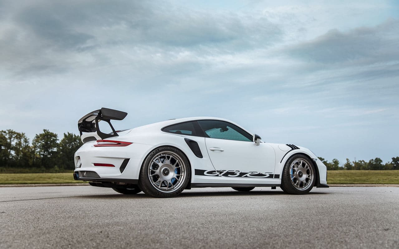 Side profile of 2020 Porsche GT3 with wheels