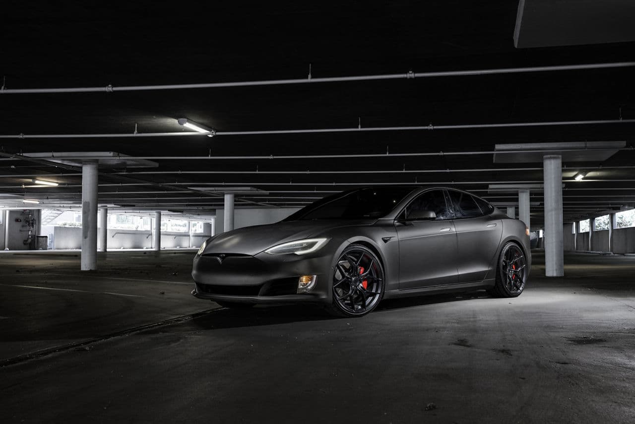 Side profile of 2020 Tesla Model S with wheels