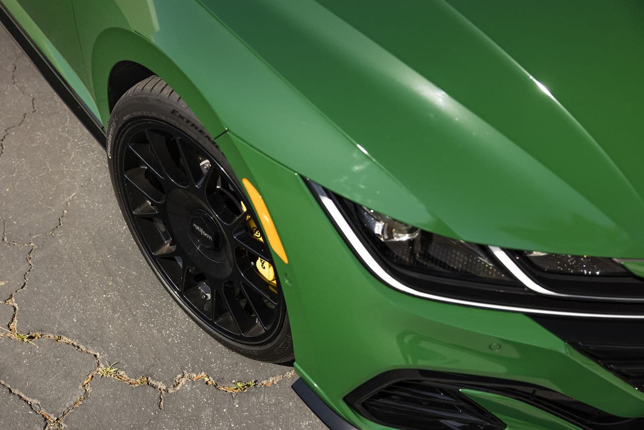 Detail view of 2020 Volkswagen Arteon with tuner wheels