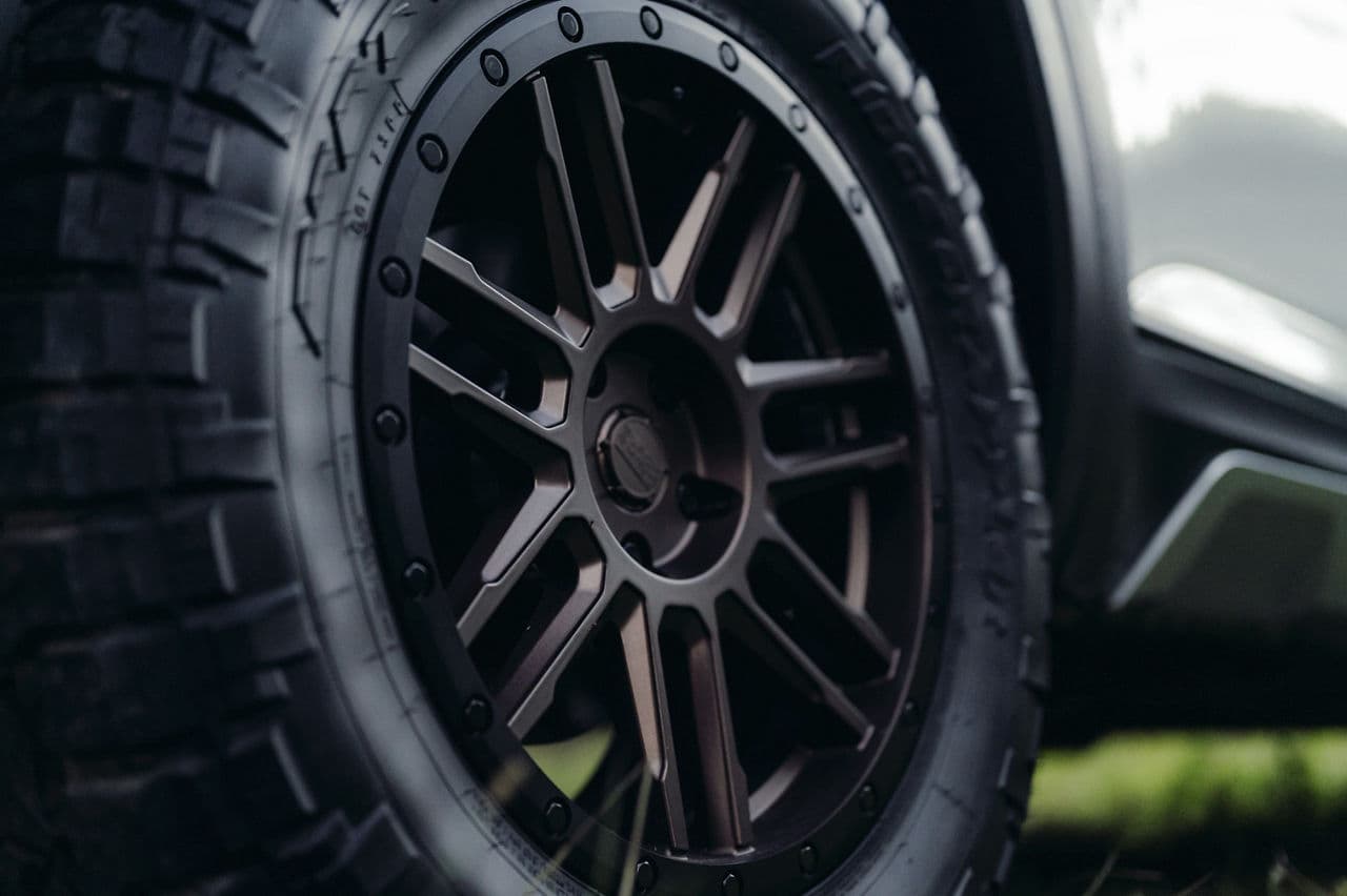 Detail view of 2020 Volkswagen Atlas Cross Sport with wheels
