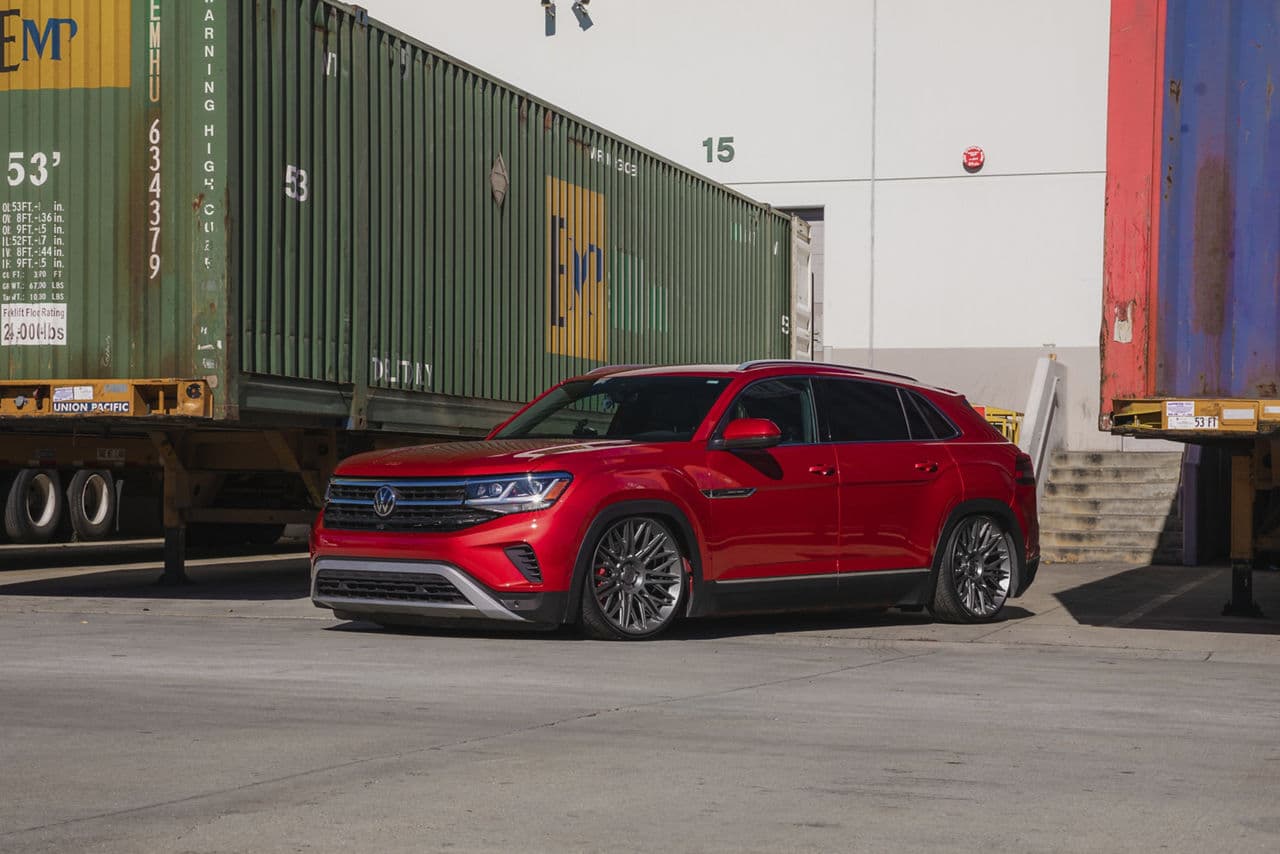 Front view of 2020 Volkswagen Atlas Cross Sport with wheels