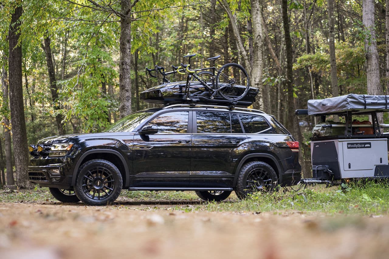 Rear view of 2020 Volkswagen Atlas with wheels