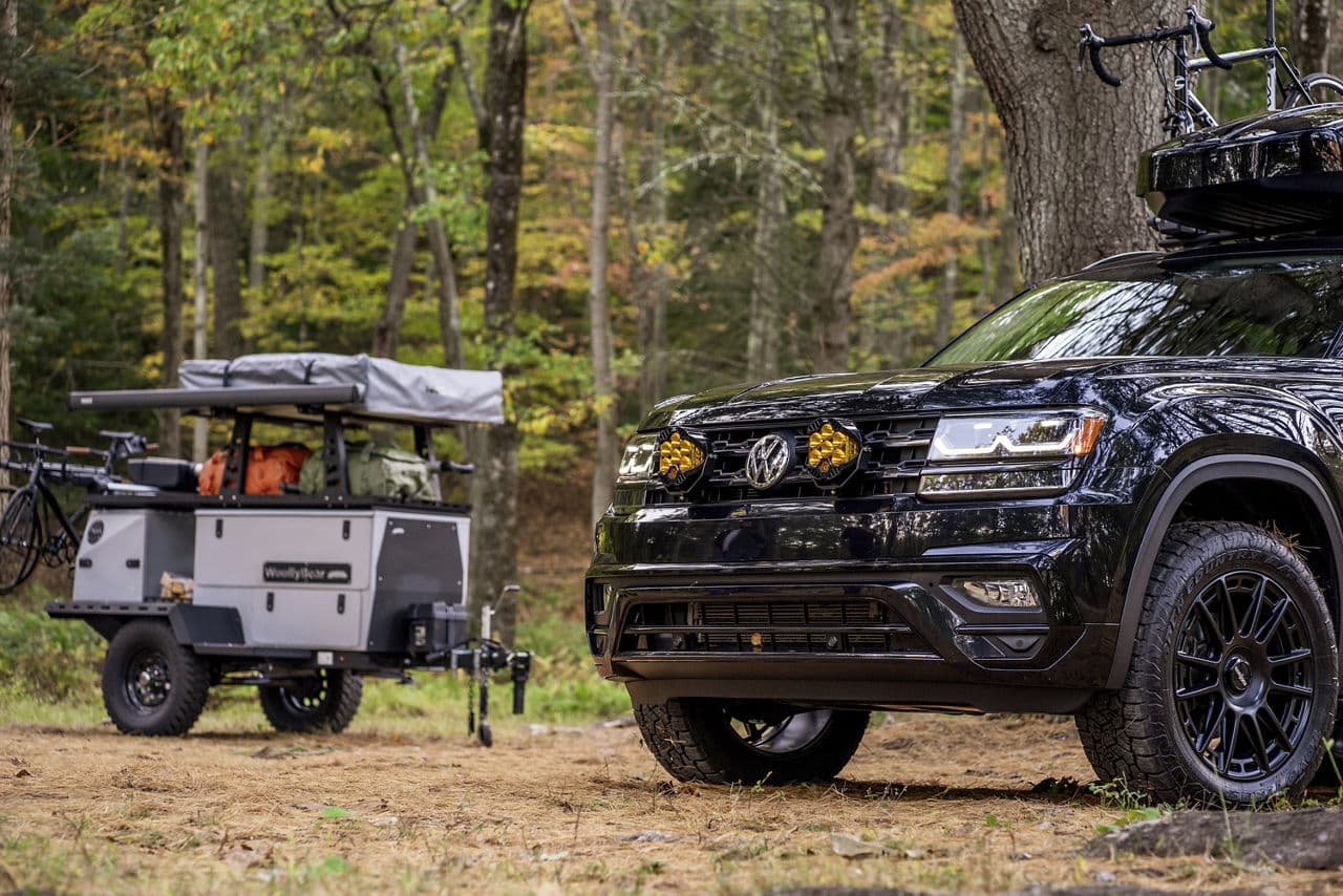 Detail view of 2020 Volkswagen Atlas with wheels