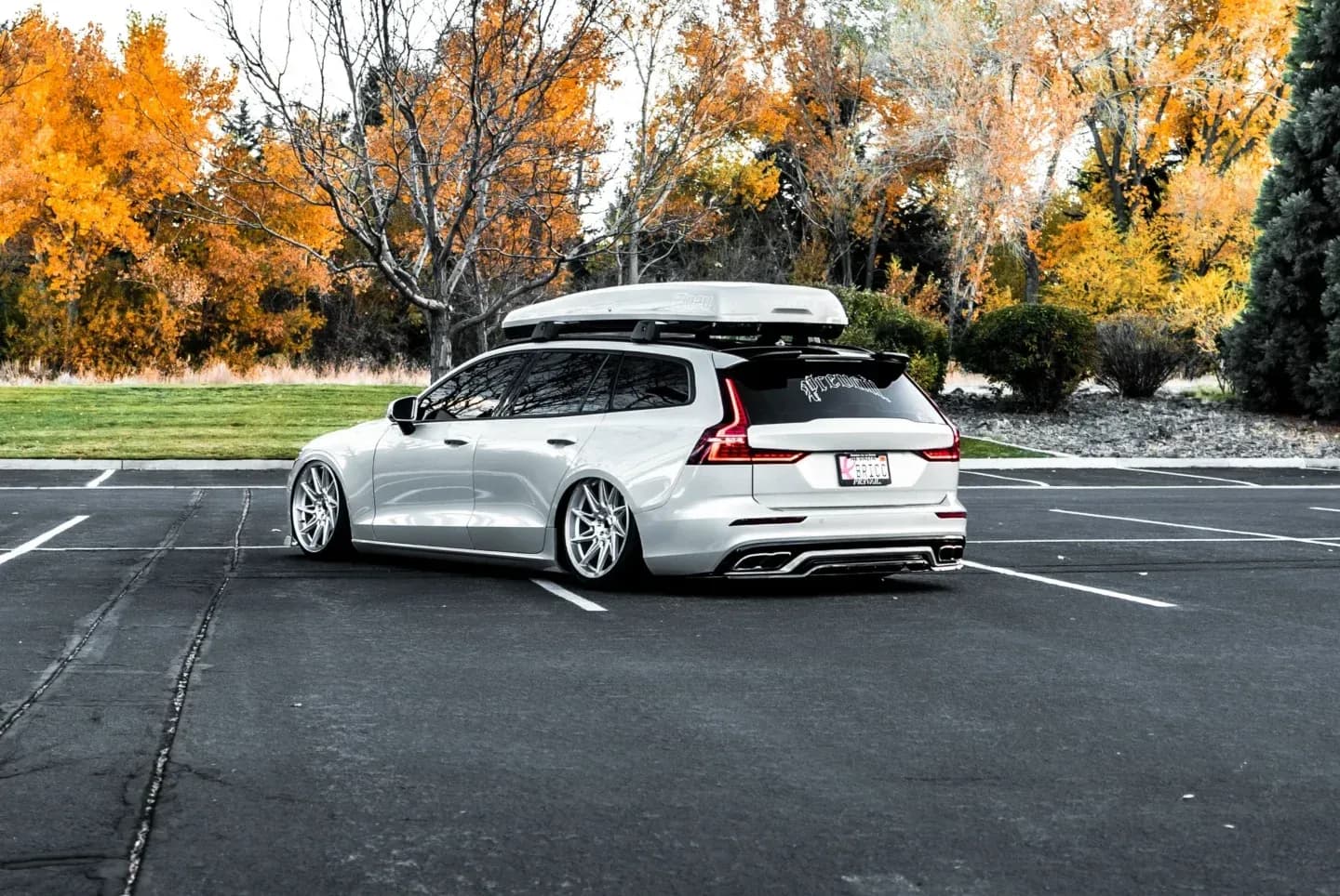 2020 Volvo V60 — wheels, rear view