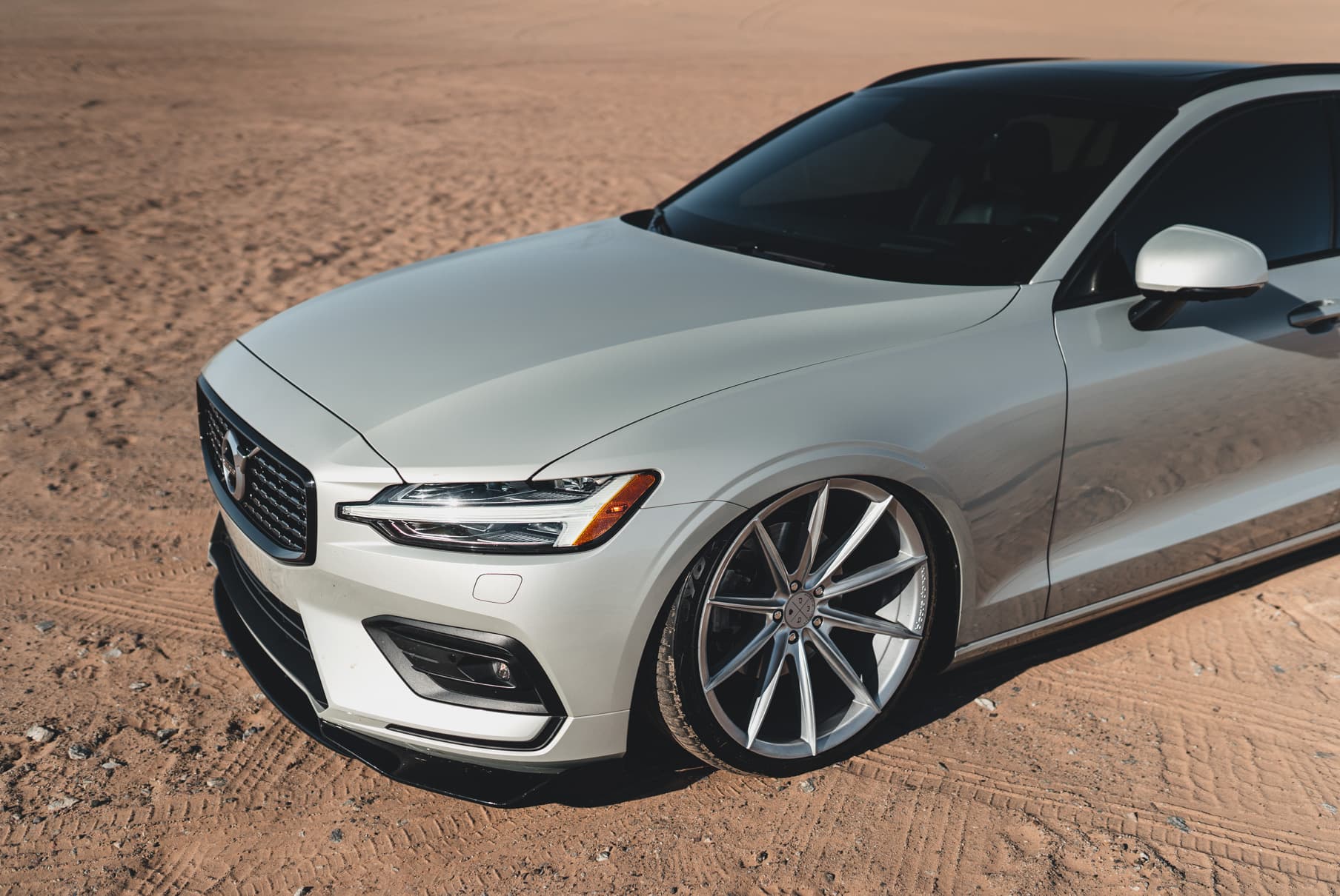2020 Volvo V60 — wheels, rear view