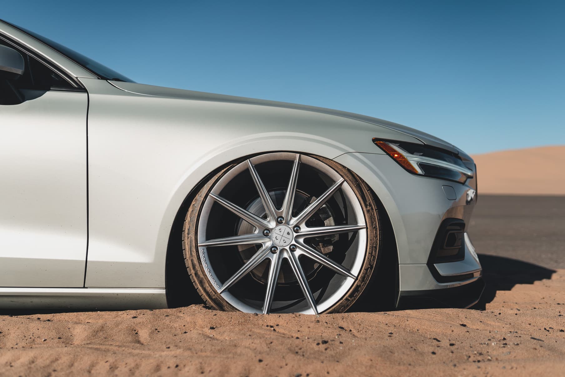 2020 Volvo V60 — wheels, detail view