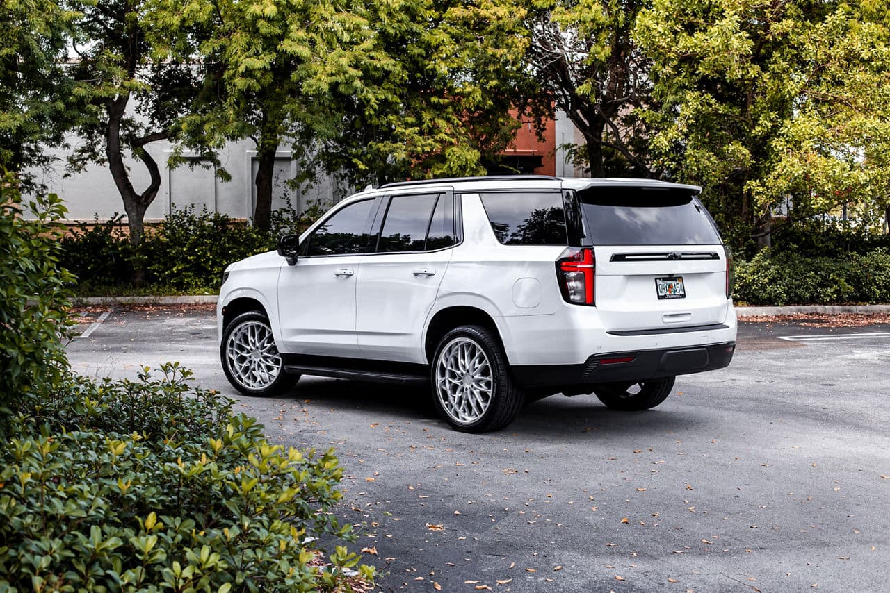 Side profile of 2021 Chevrolet Tahoe with wheels