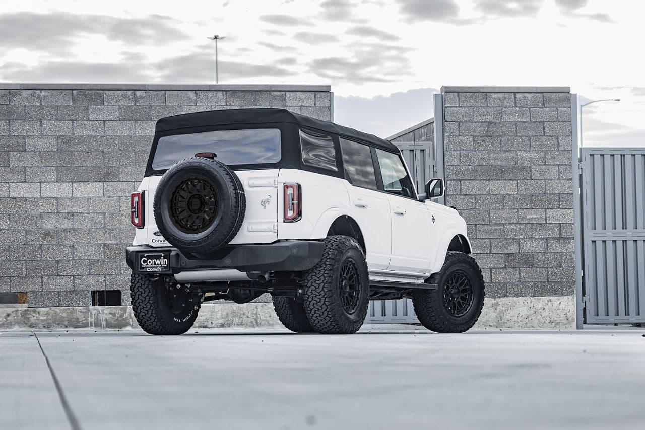 Front view of 2021 Ford Bronco Outer Banks with truck suv wheels