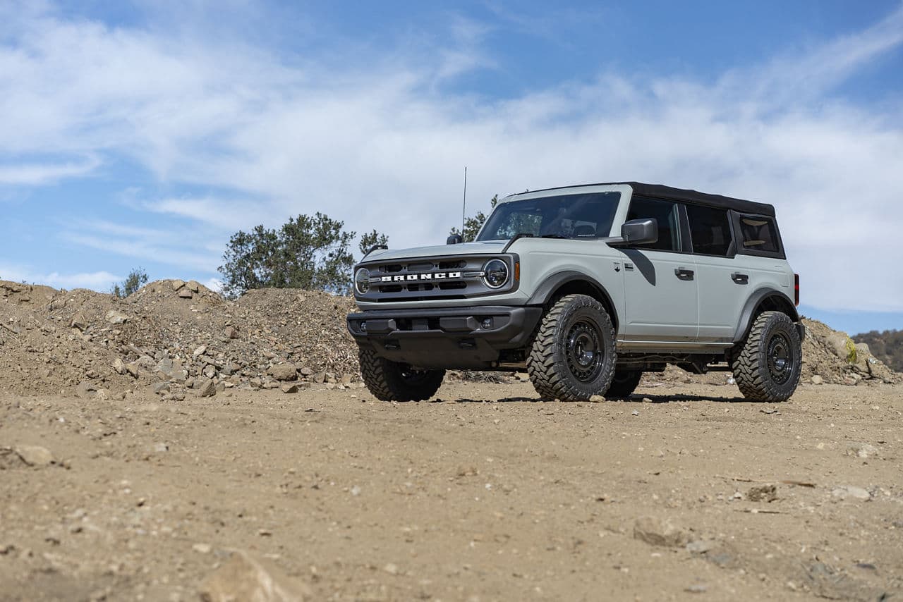 Front view of 2021 Ford Bronco with truck suv wheels