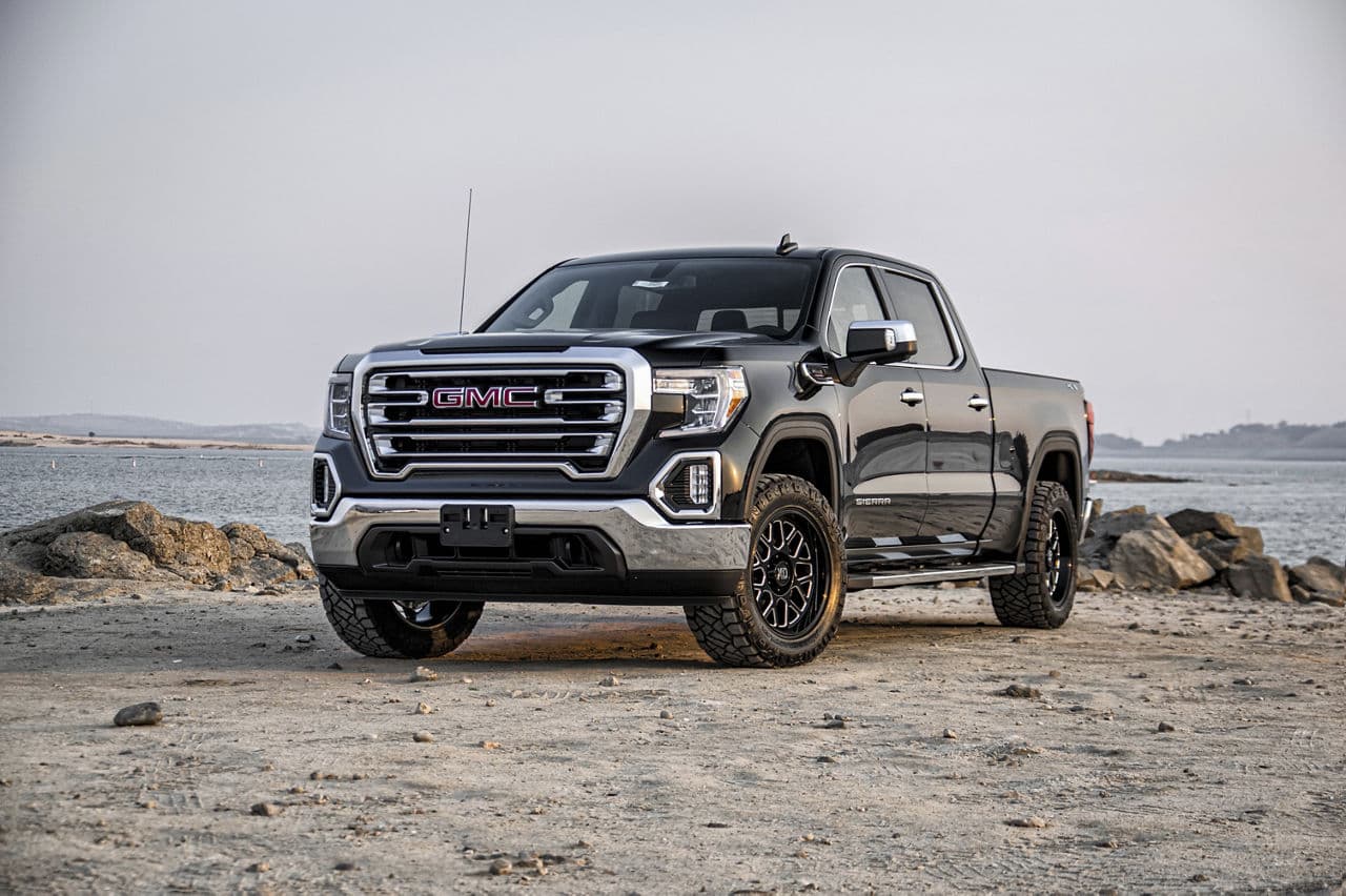 Side profile of 2021 GMC Sierra with wheels