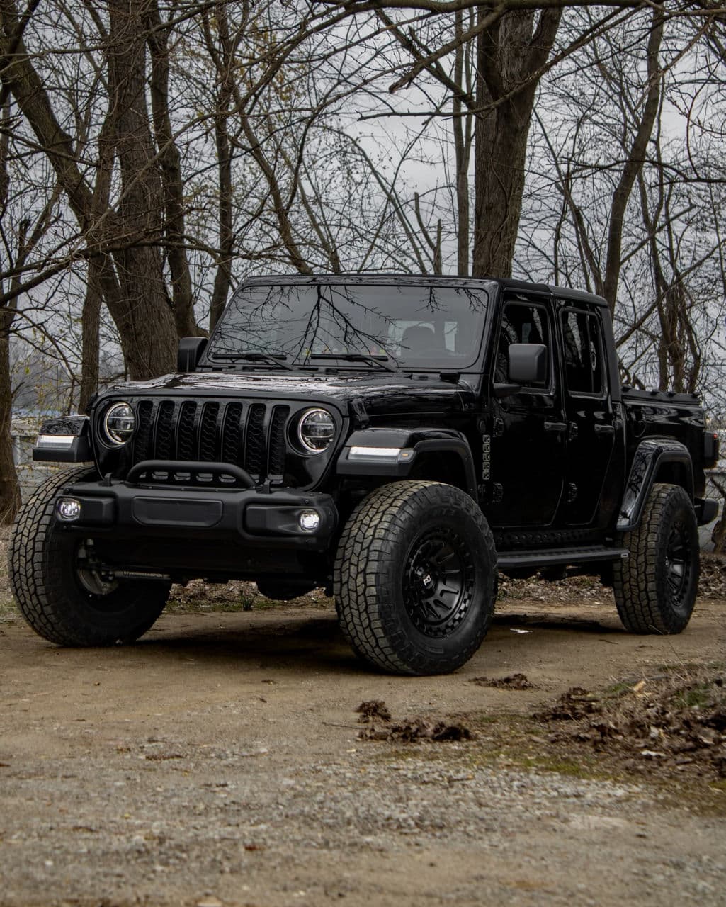 Front view of 2021 Jeep Gladiator with truck suv wheels