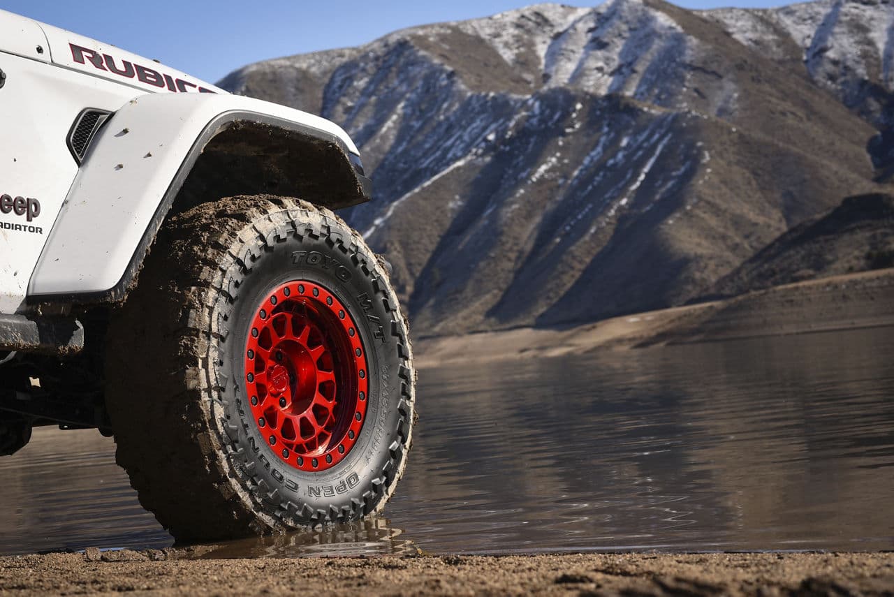 Detail view of 2021 Jeep Gladiator with vehicle wraps