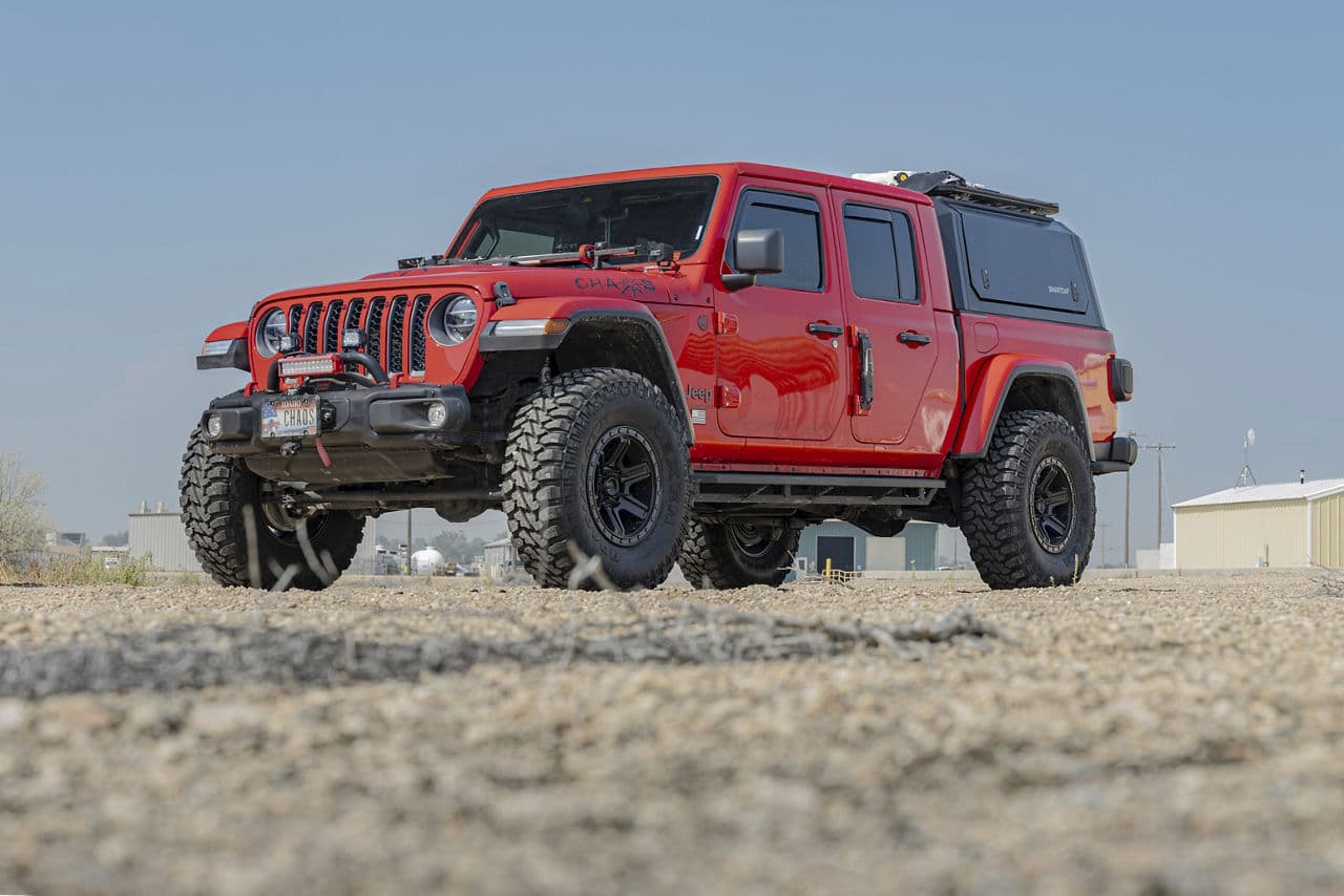 Front view of 2021 Jeep Gladiator with wheels