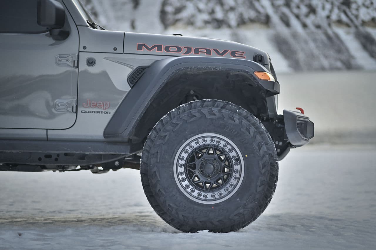 Side profile of 2021 Jeep Gladiator with wheels