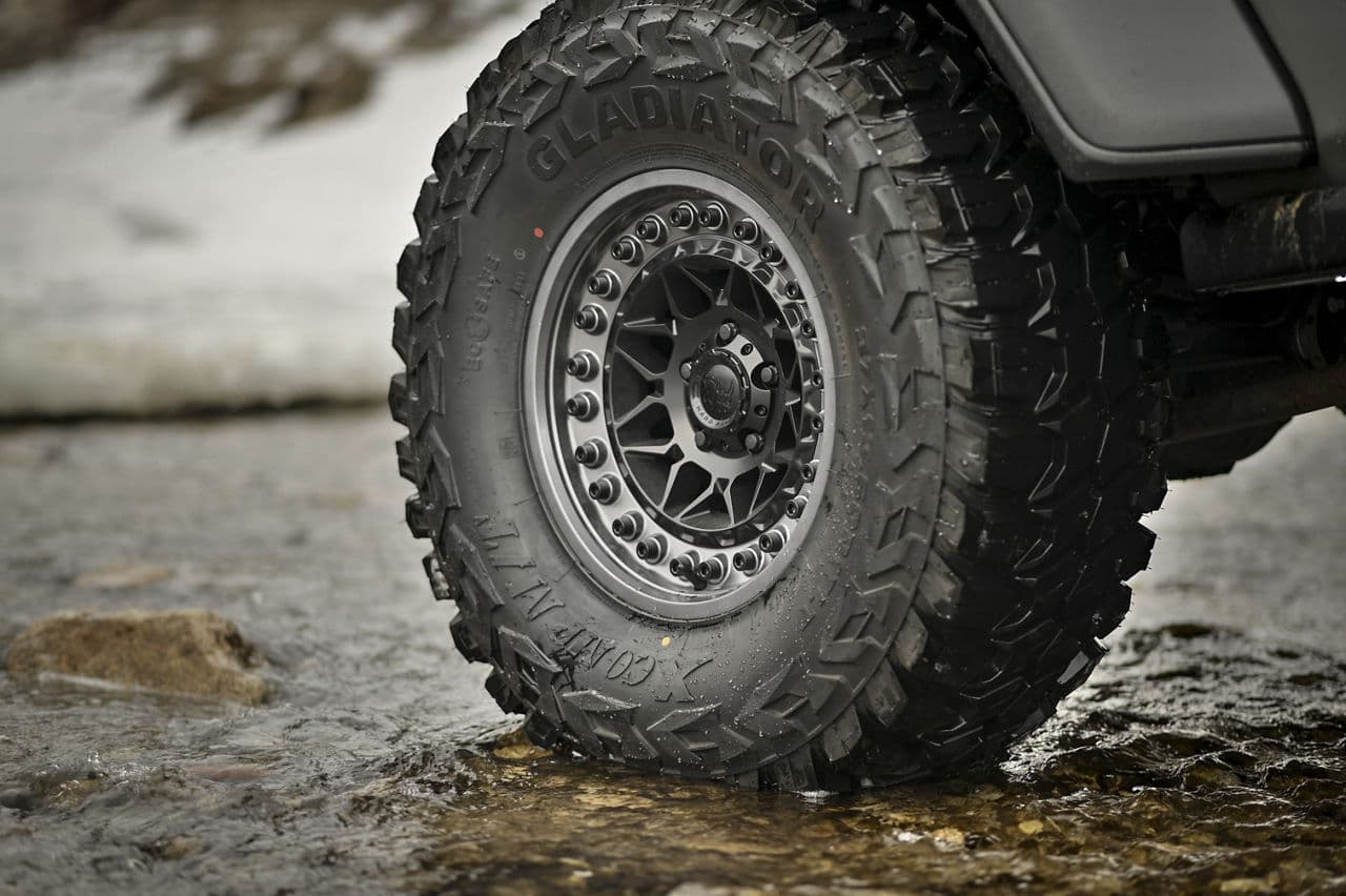 Rear view of 2021 Jeep Gladiator with wheels