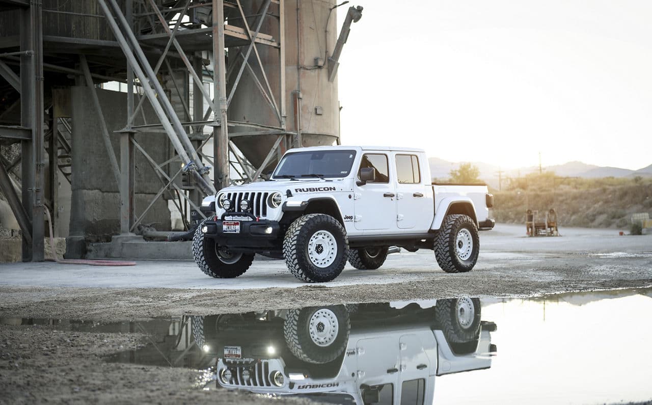 Front view of 2021 Jeep Gladiator with wheels