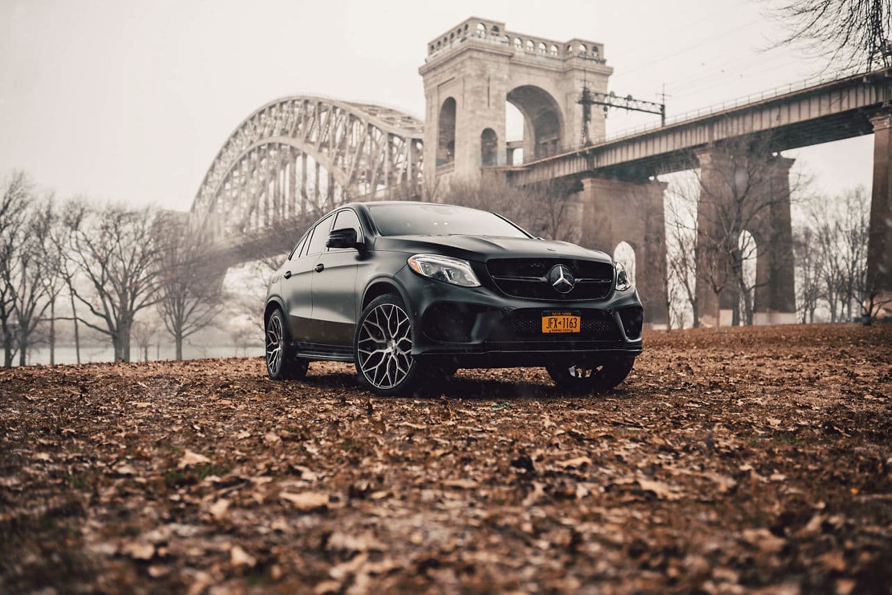 Side profile of 2021 Mercedes-Benz GLE with tuner wheels