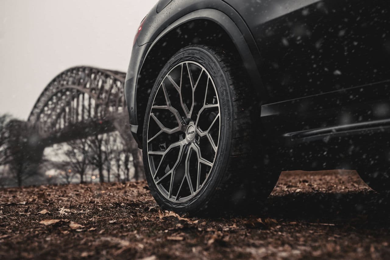Detail view of 2021 Mercedes-Benz GLE with tuner wheels