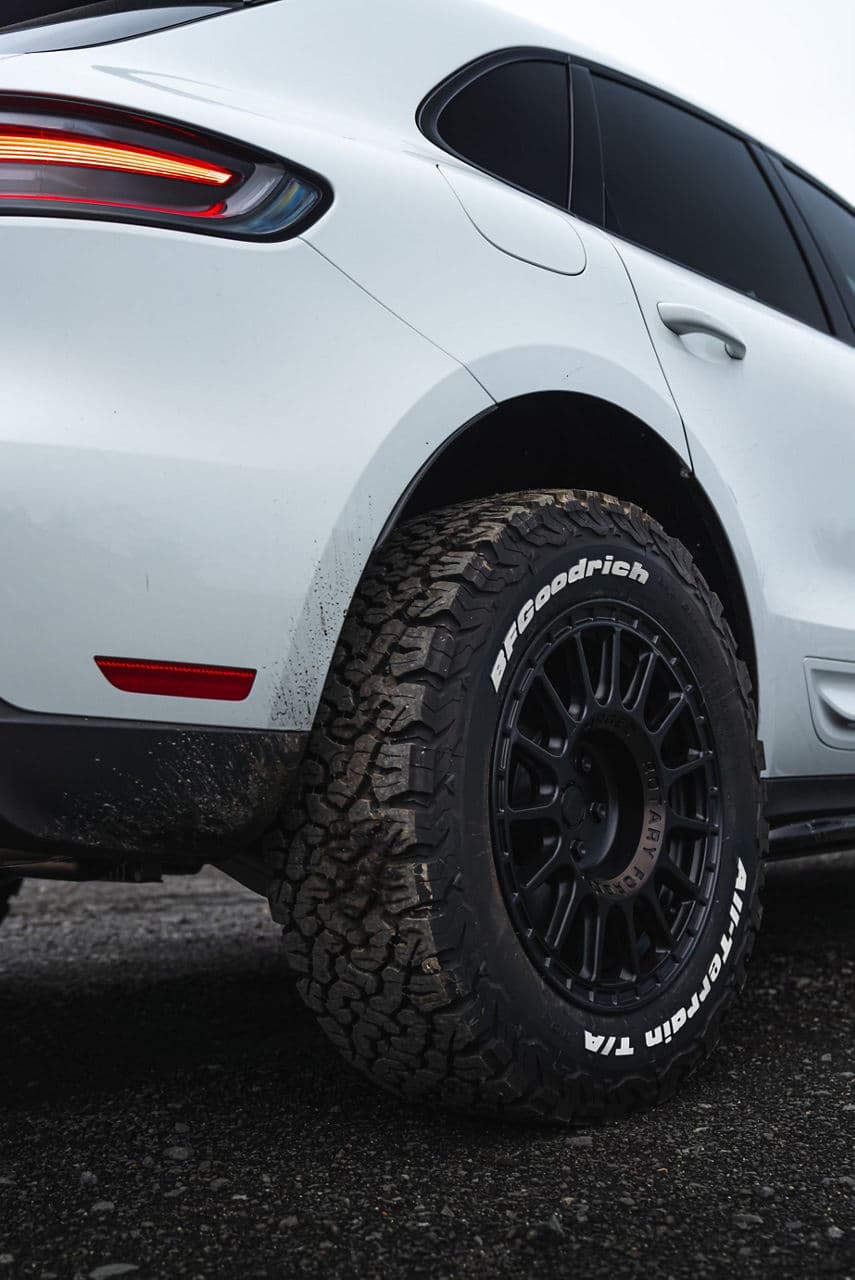 Side profile of 2021 Porsche Macan with wheels