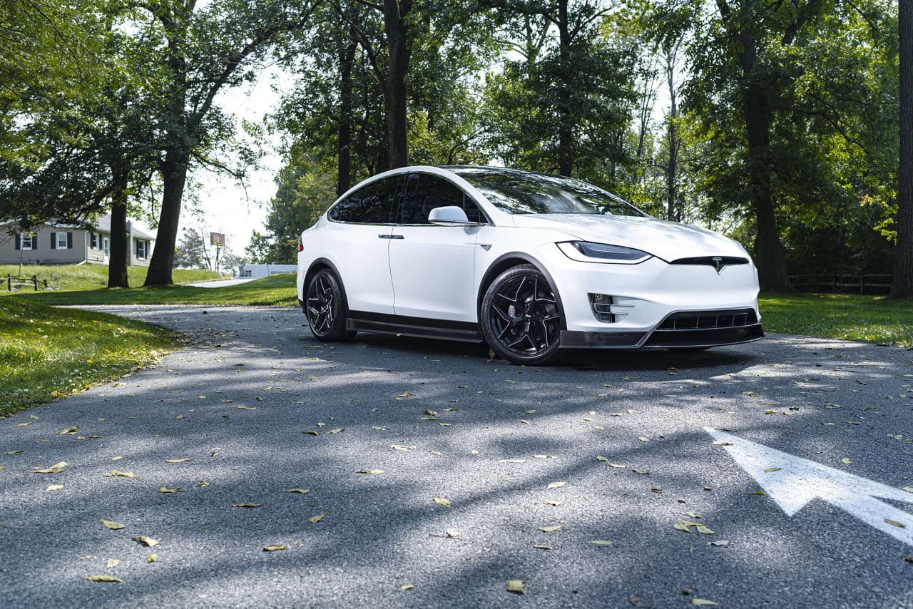 Front view of 2021 Tesla Model X with wheels