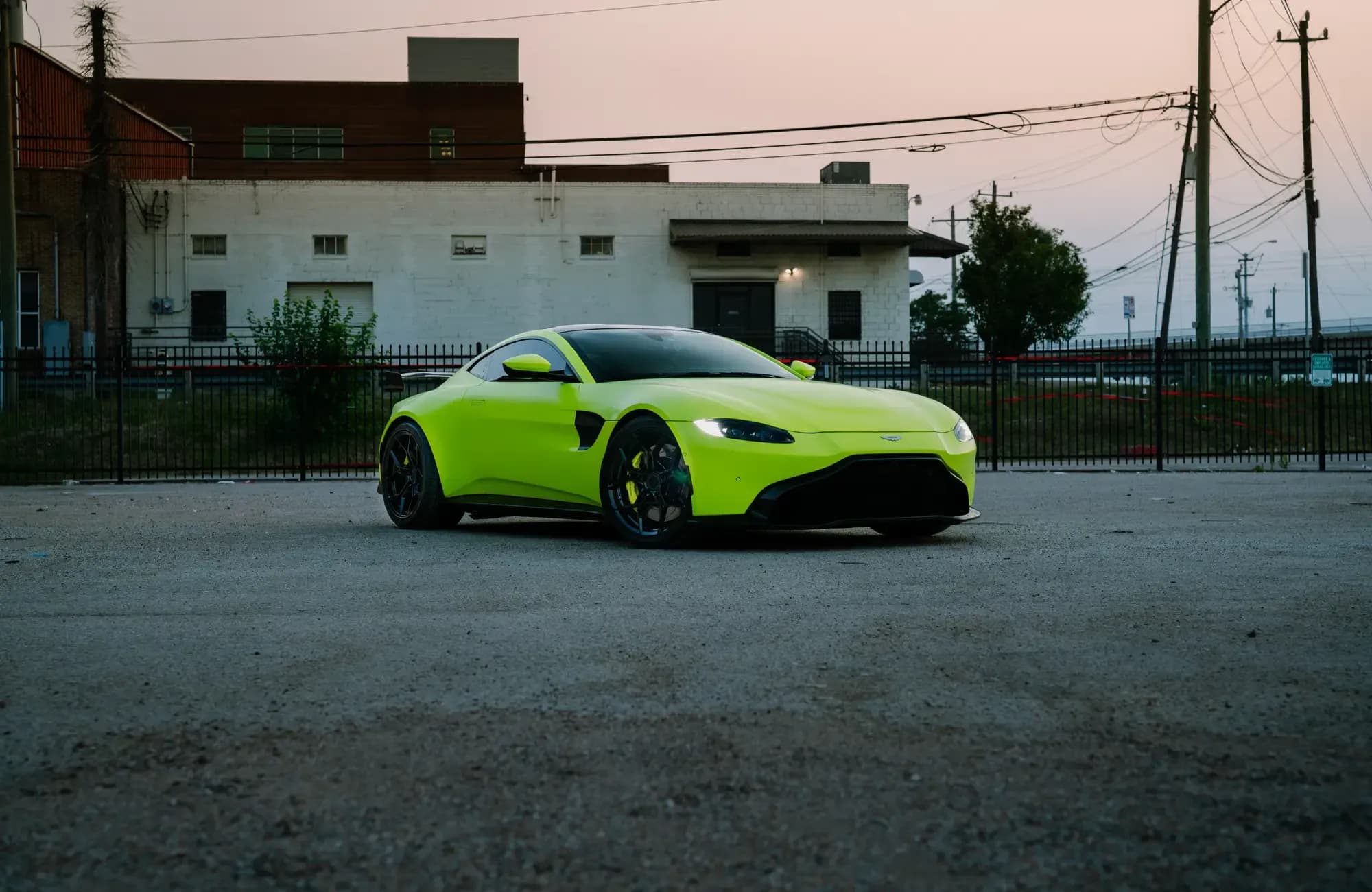 2022 Aston Martin Vantage — wheels, front view