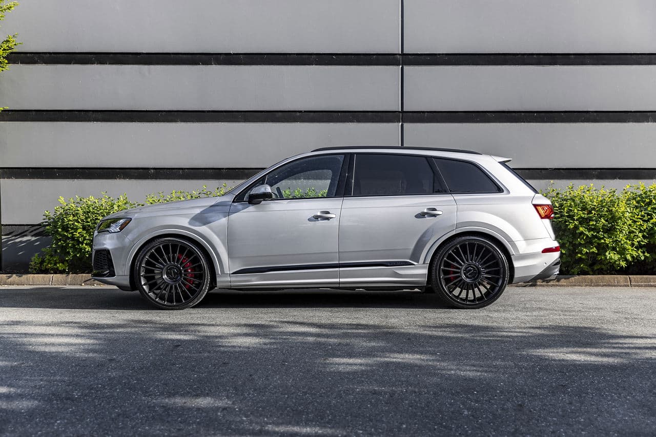 Rear view of 2022 Audi Q7 with wheels