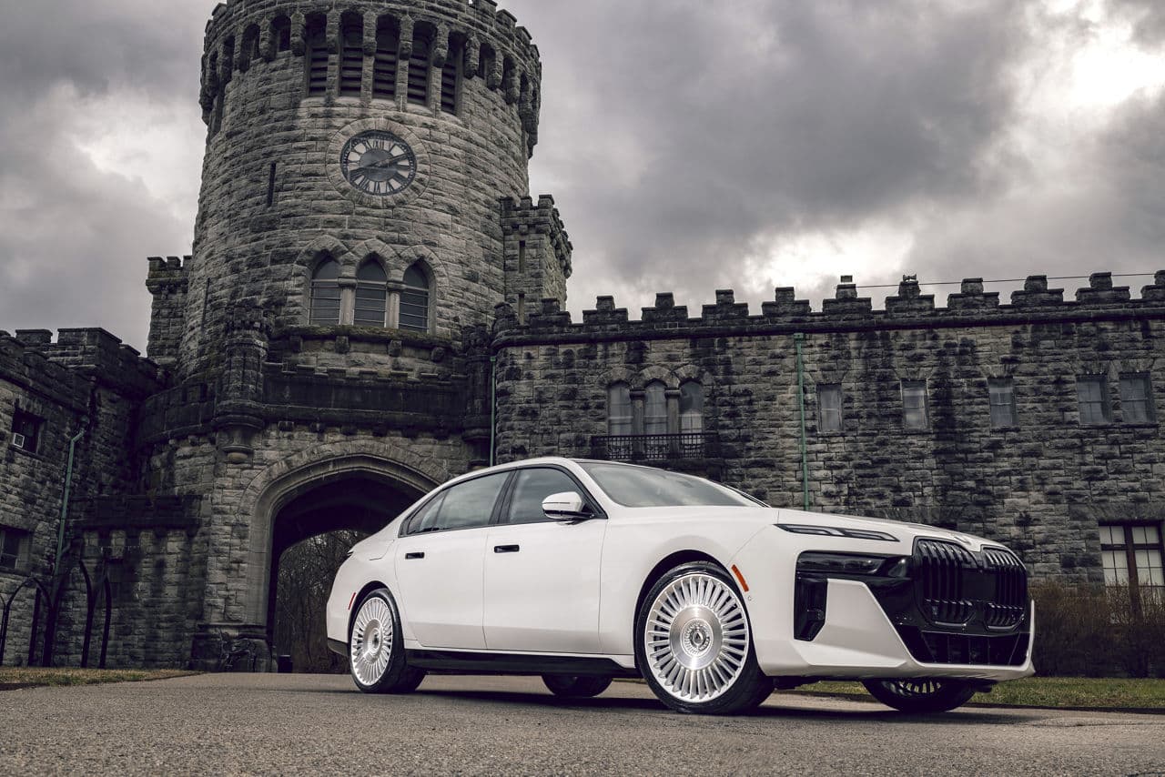 Front view of 2022 BMW 7 Series with wheels
