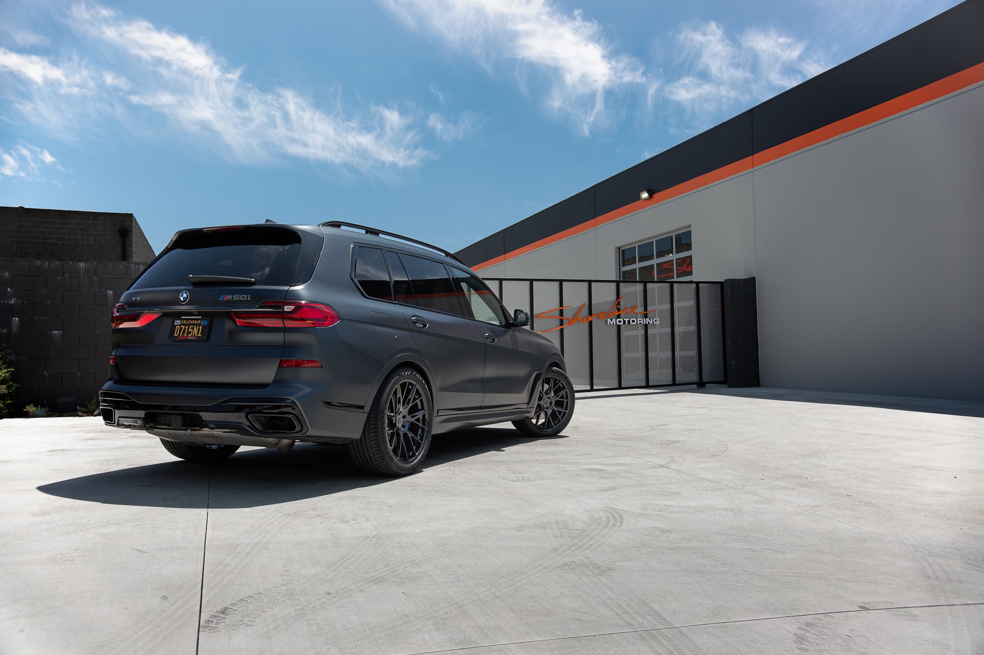 2022 BMW X7M — wheels, rear view