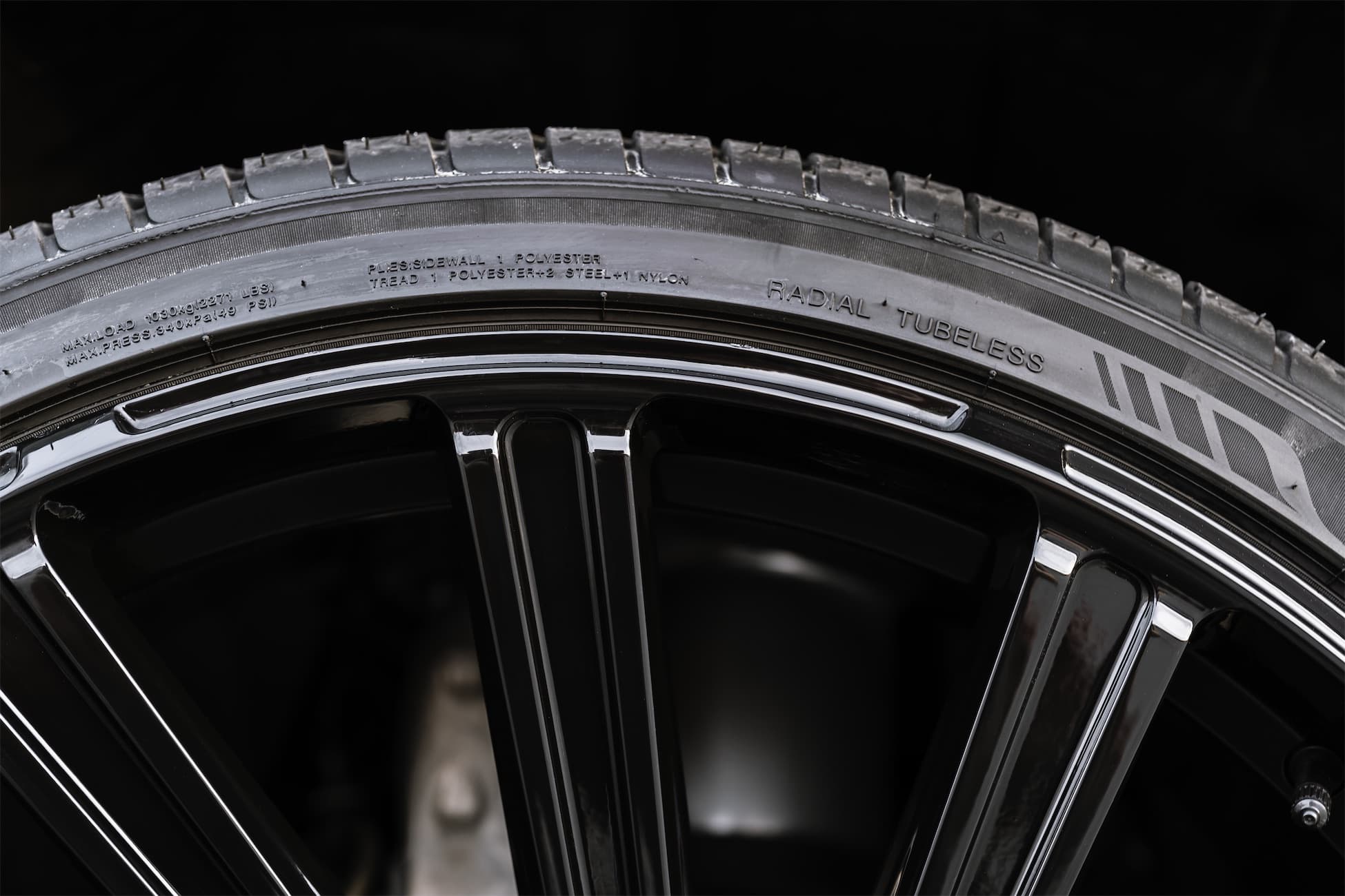 2022 Cadillac Escalade — truck suv wheels, detail view