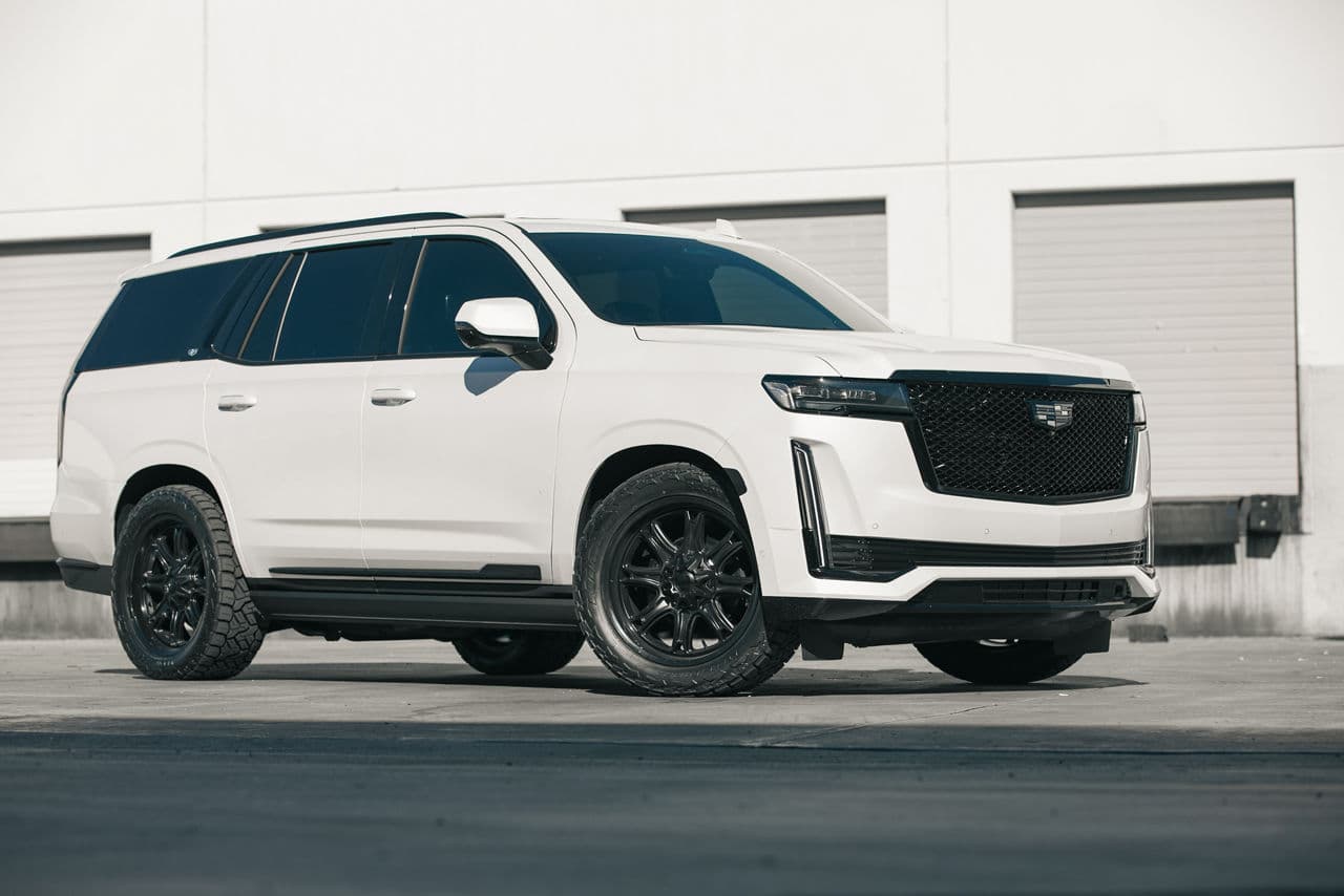 Side profile of 2022 Cadillac Escalade with truck suv wheels