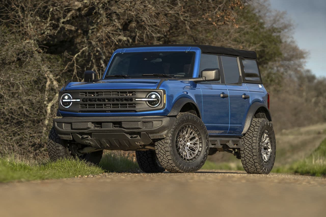 Front view of 2022 Ford Bronco with truck suv wheels