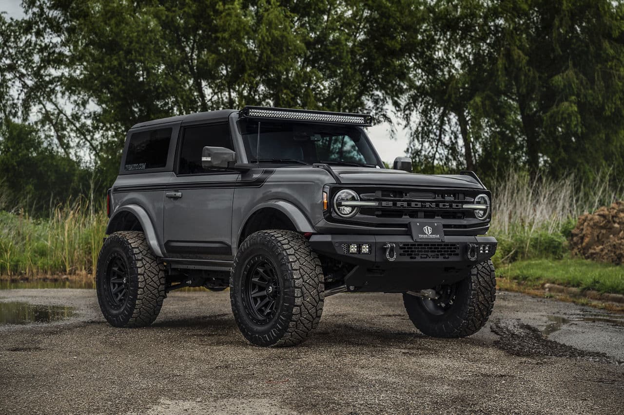 Front view of 2022 Ford Bronco with truck suv wheels