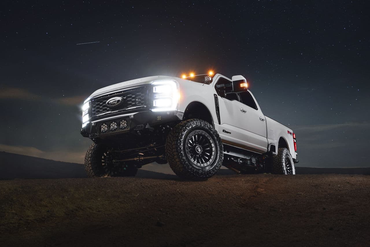Front view of 2022 Ford F250 Super Duty with truck and suv wheels