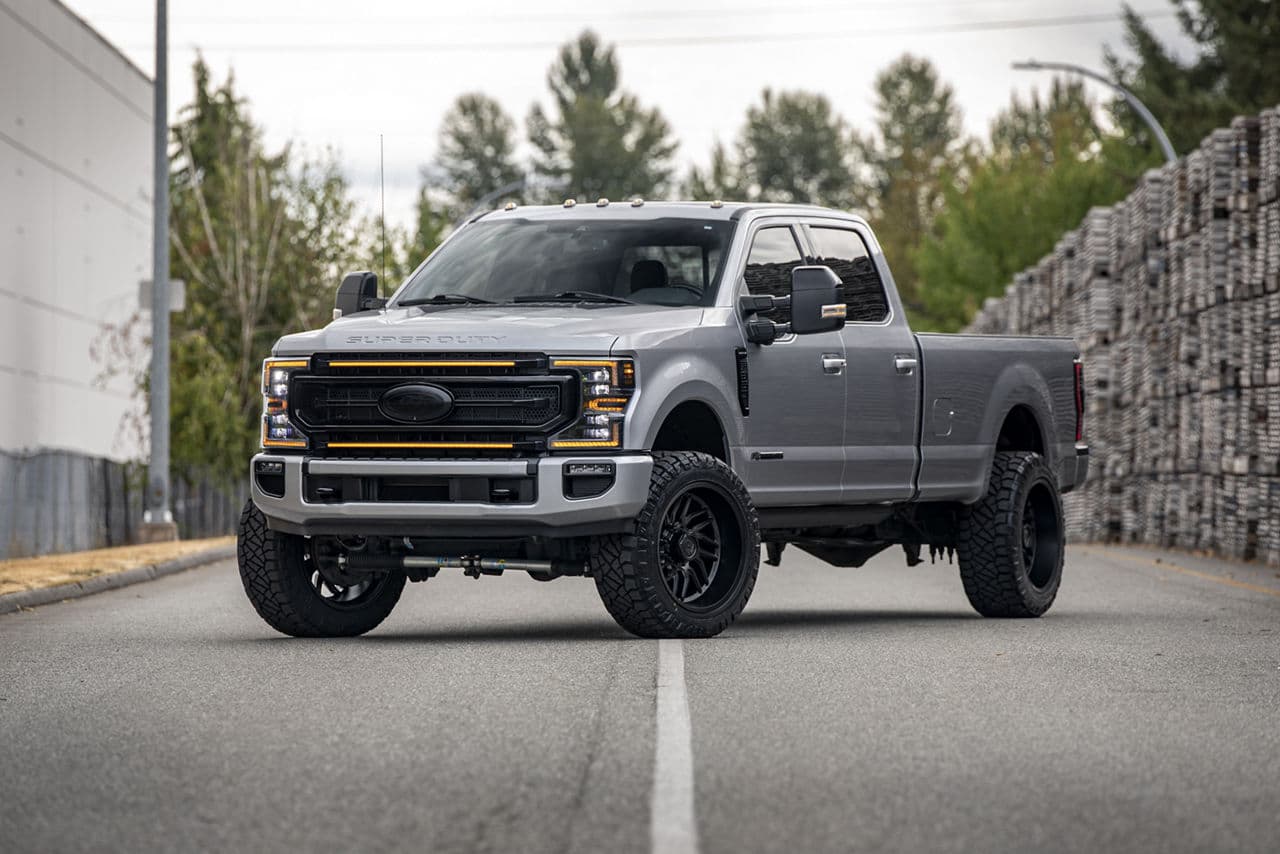 Front view of 2022 Ford F350 Super Duty with truck suv wheels