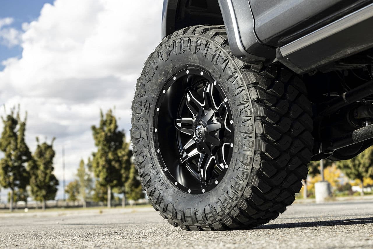 Interior of 2022 Ford F350 Lariat with wheels