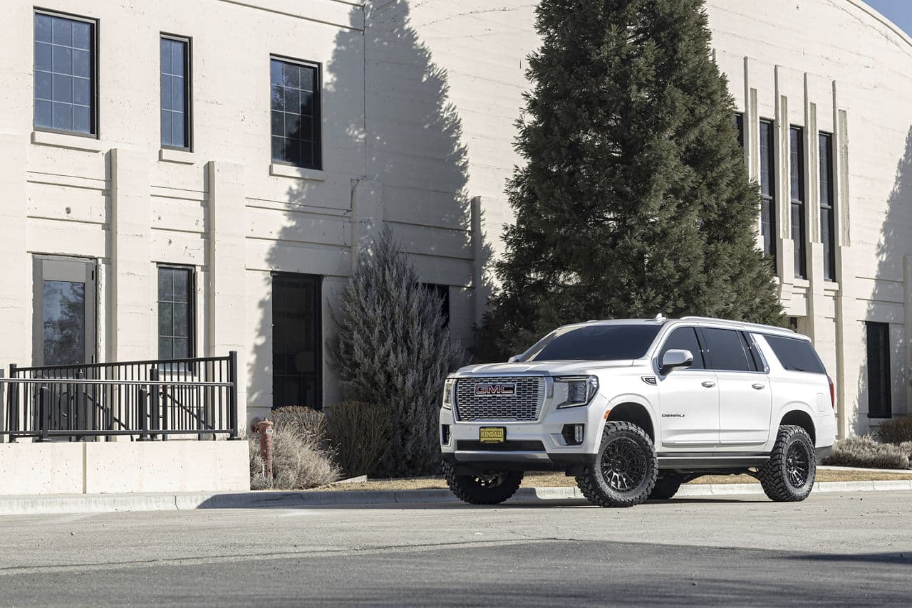 Front view of 2022 GMC Yukon Denali with wheels