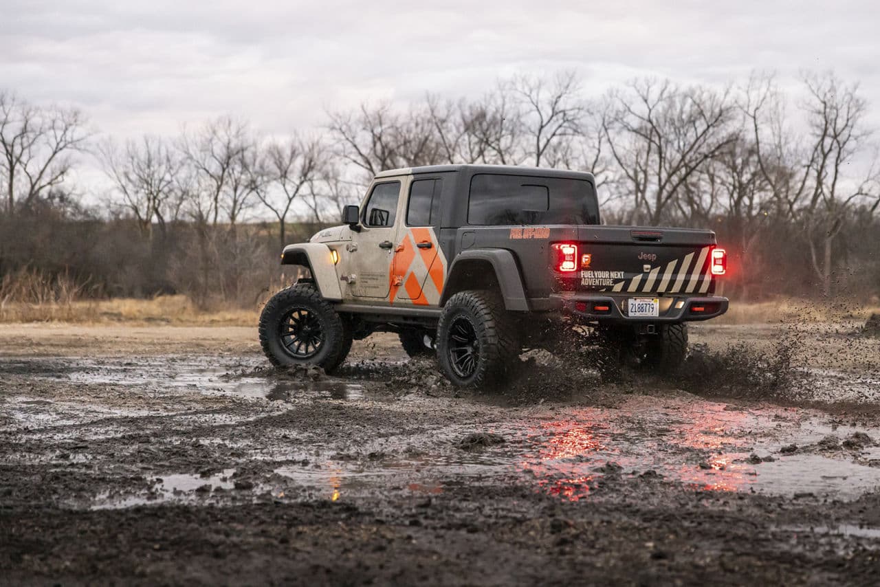 Detail view of 2022 Jeep Gladiator with wheels