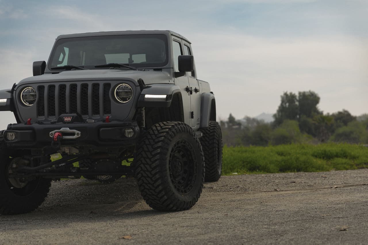 Side profile of 2022 Jeep Gladiator with wheels