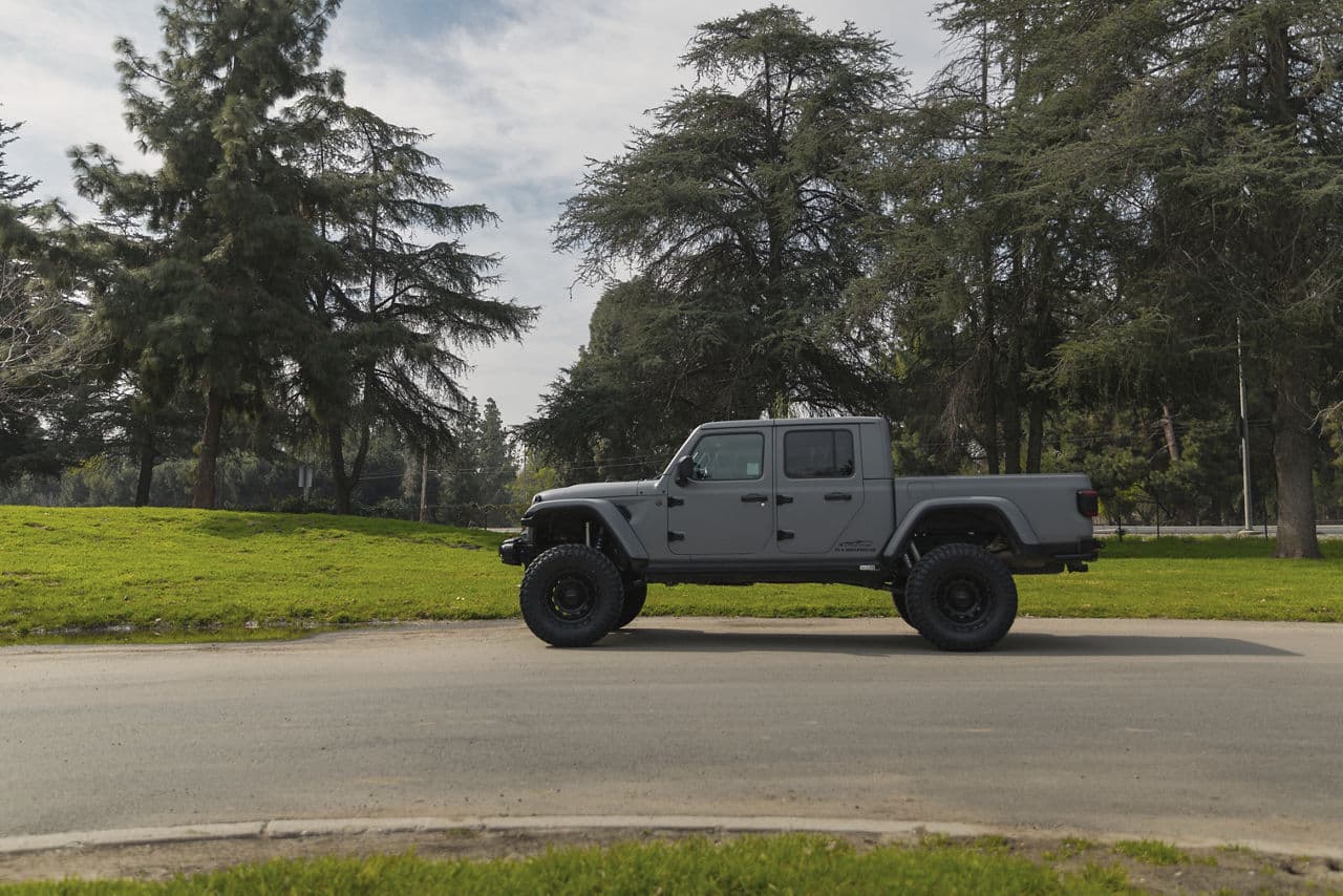 Detail view of 2022 Jeep Gladiator with wheels