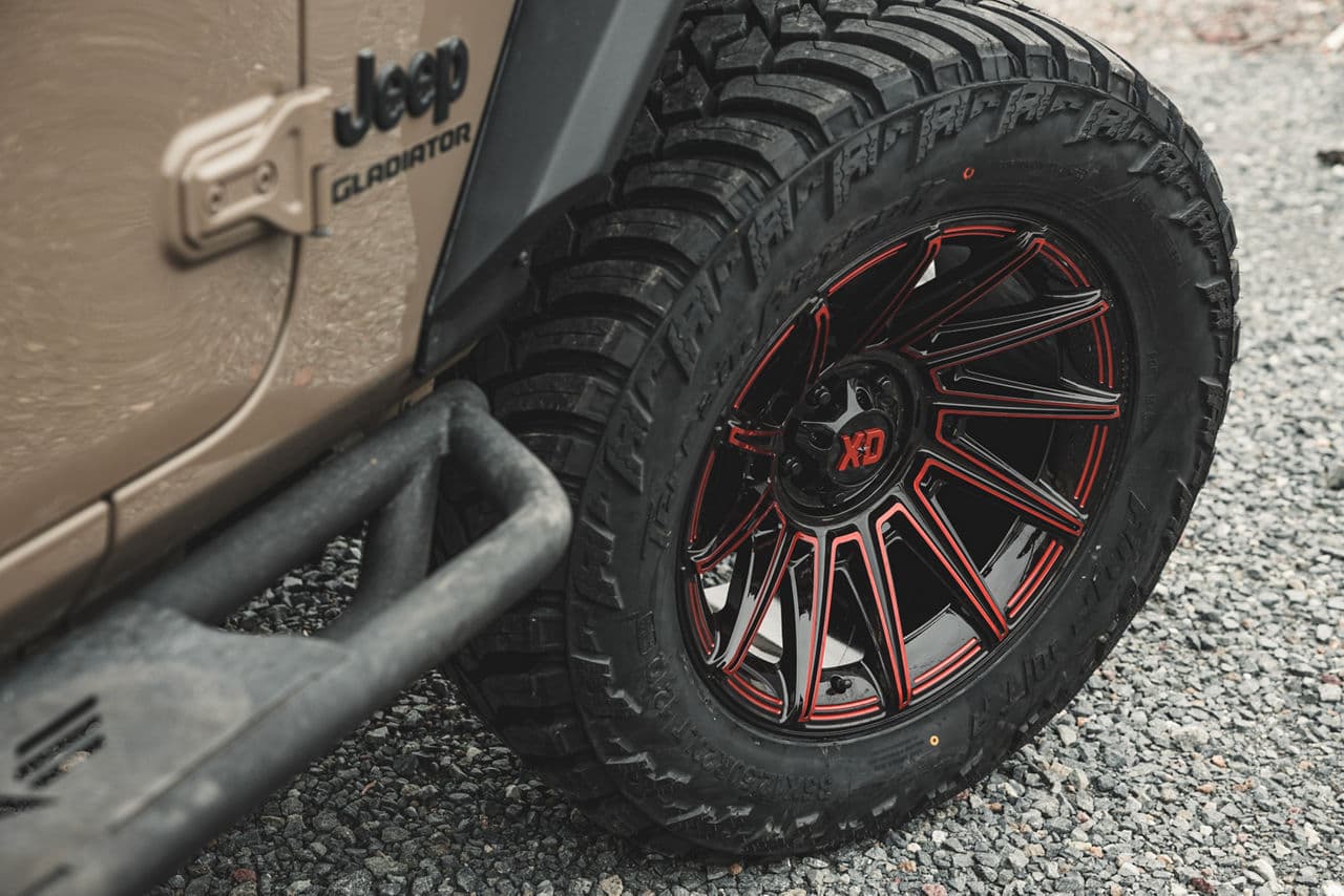 Side profile of 2022 Jeep Gladiator with wheels