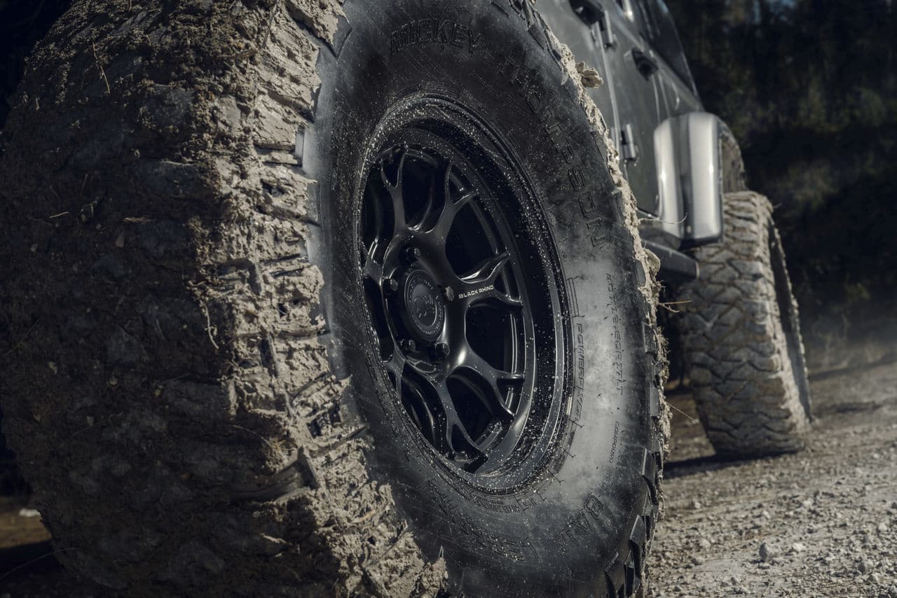 Detail view of 2022 Jeep Gladiator with wheels