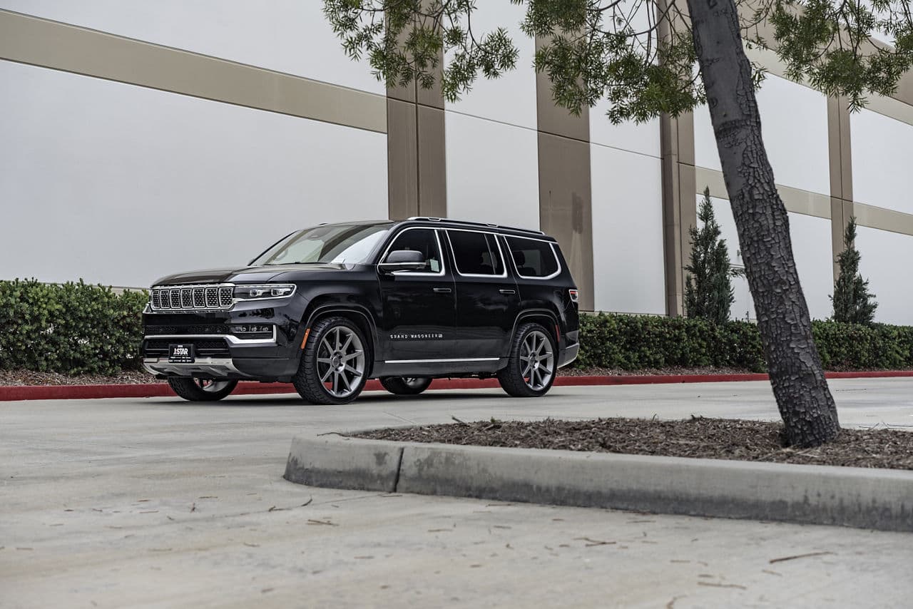 Front view of 2022 Jeep Grand Wagoneer with wheels