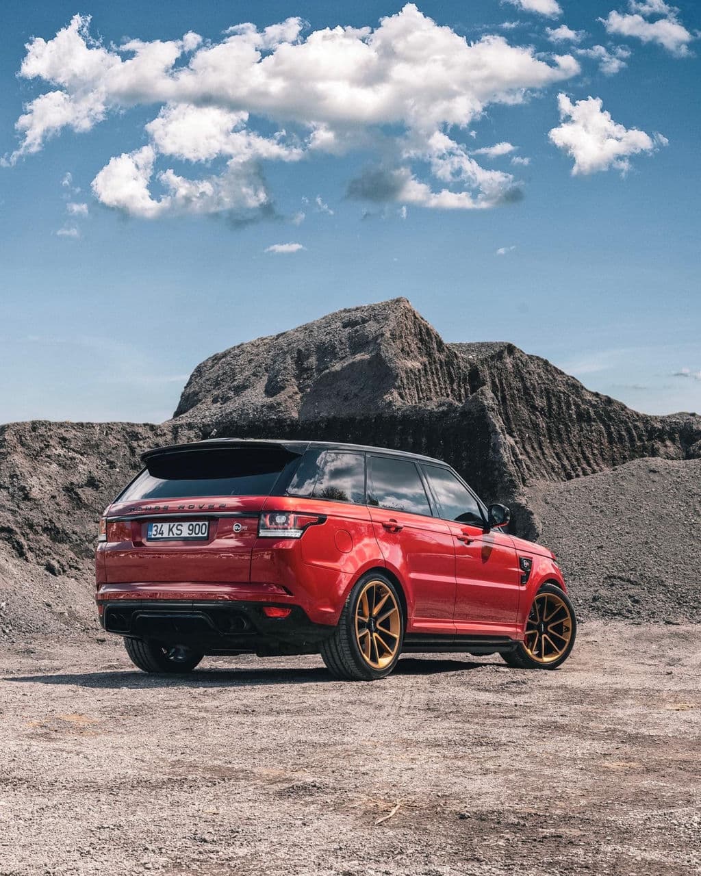 Front view of 2022 Land Rover Range Rover with truck suv wheels