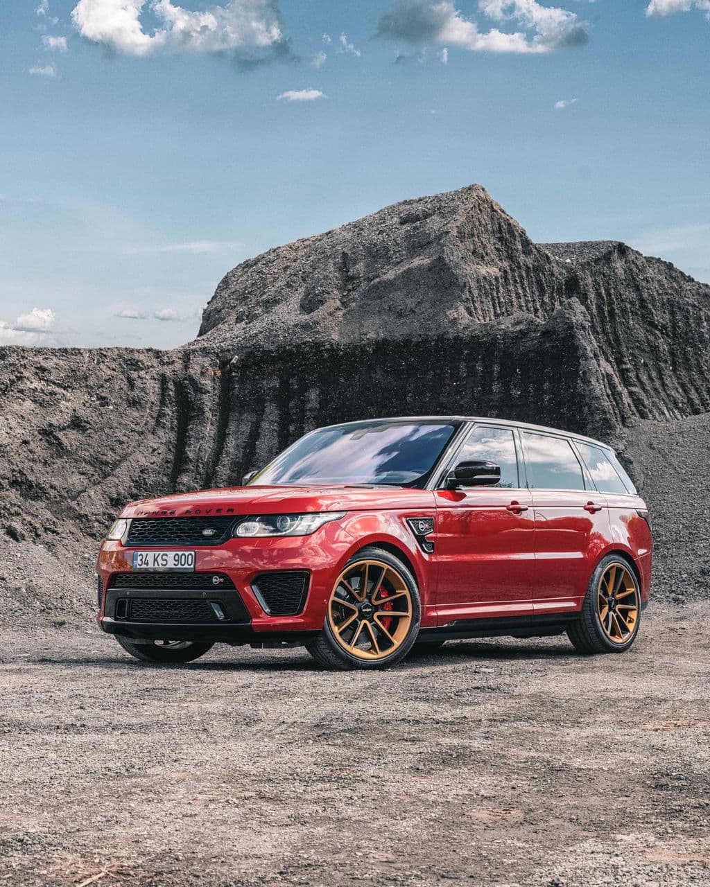 Detail view of 2022 Land Rover Range Rover with truck suv wheels