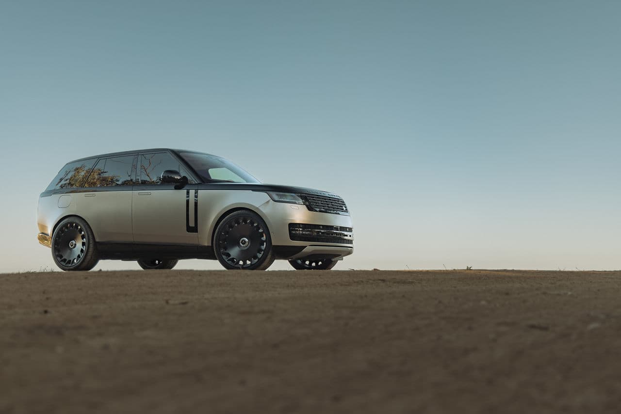 Interior of 2022 Land Rover Ranger Rover with truck suv wheels