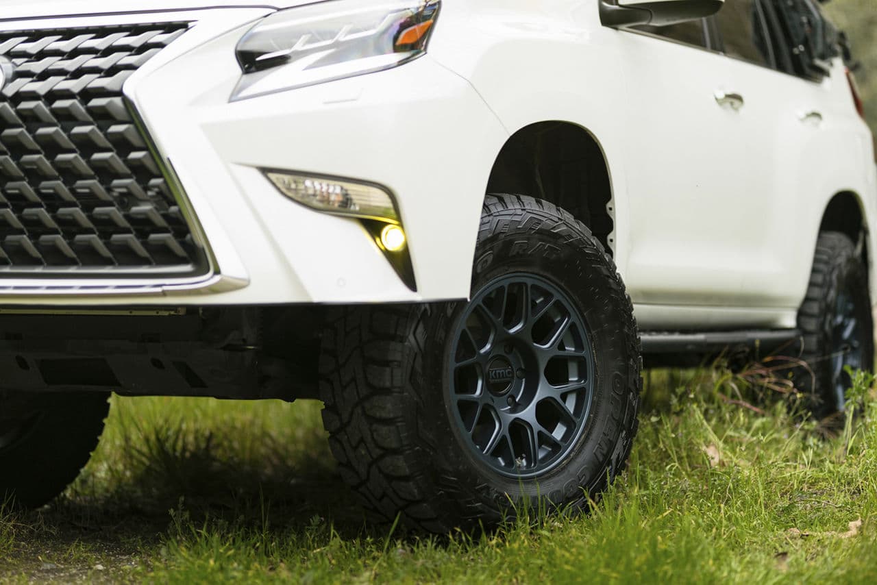 Side profile of 2022 Lexus GX460 with wheels