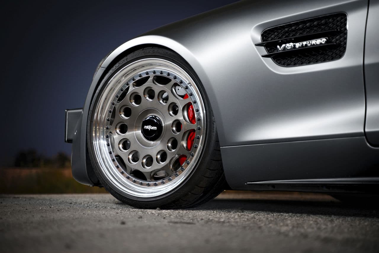 Side profile of 2022 Mercedes-Benz SL Roadster with wheels
